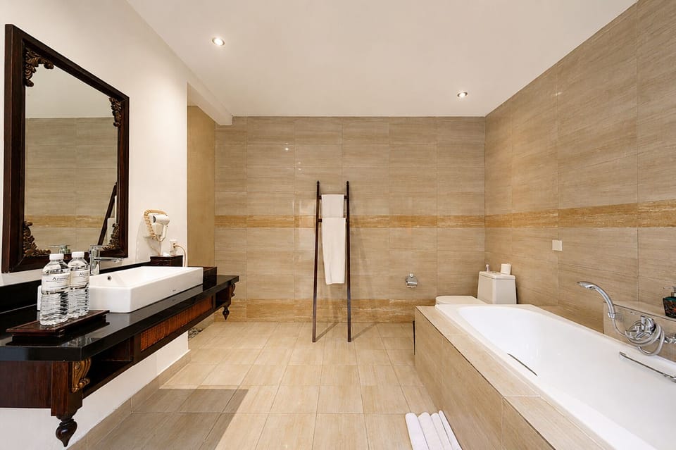 Separate tub and shower, deep soaking tub, free toiletries, hair dryer