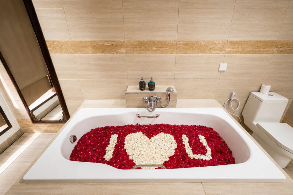 Separate tub and shower, deep soaking tub, free toiletries, hair dryer