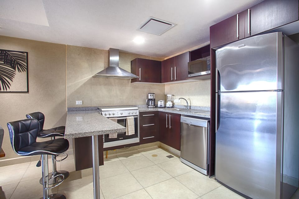 Full kitchen
