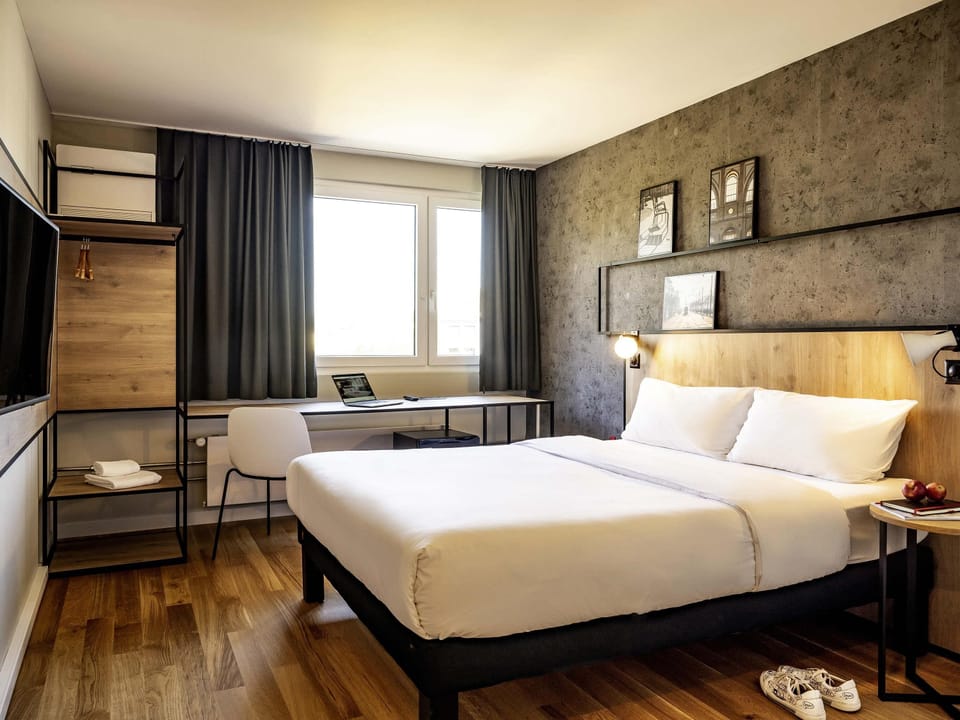 Superior Room, 1 Double Bed | Premium bedding, desk, laptop workspace, iron/ironing board