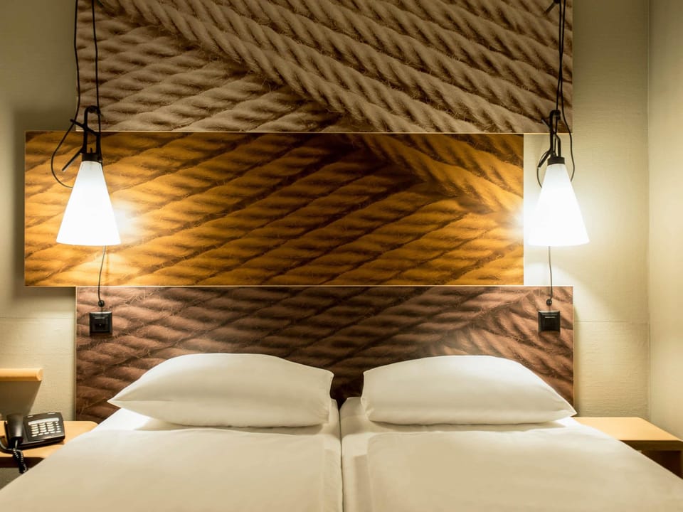 Standard Room, 2 Twin Beds | Premium bedding, desk, laptop workspace, iron/ironing board (on request)