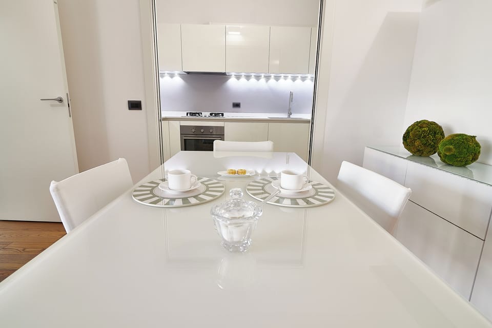Suite Design Apartment King | Living area | 80-cm TV with satellite channels, heated floors