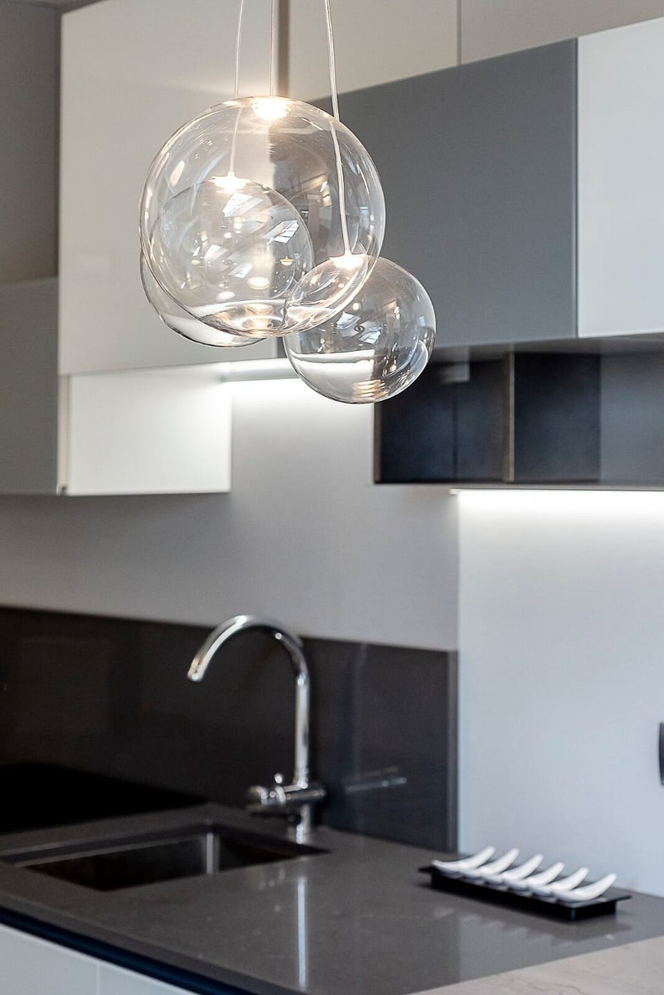 Suite Design Apartment | Private kitchen | Full-size fridge, microwave, oven, stovetop