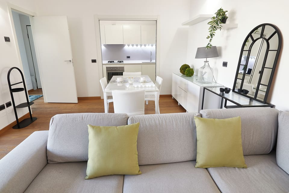 Suite Design Apartment King | Living area | 80-cm TV with satellite channels, heated floors