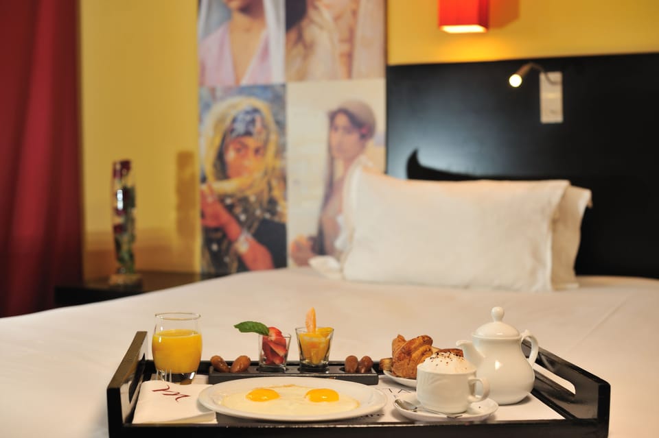 Daily buffet breakfast for a fee