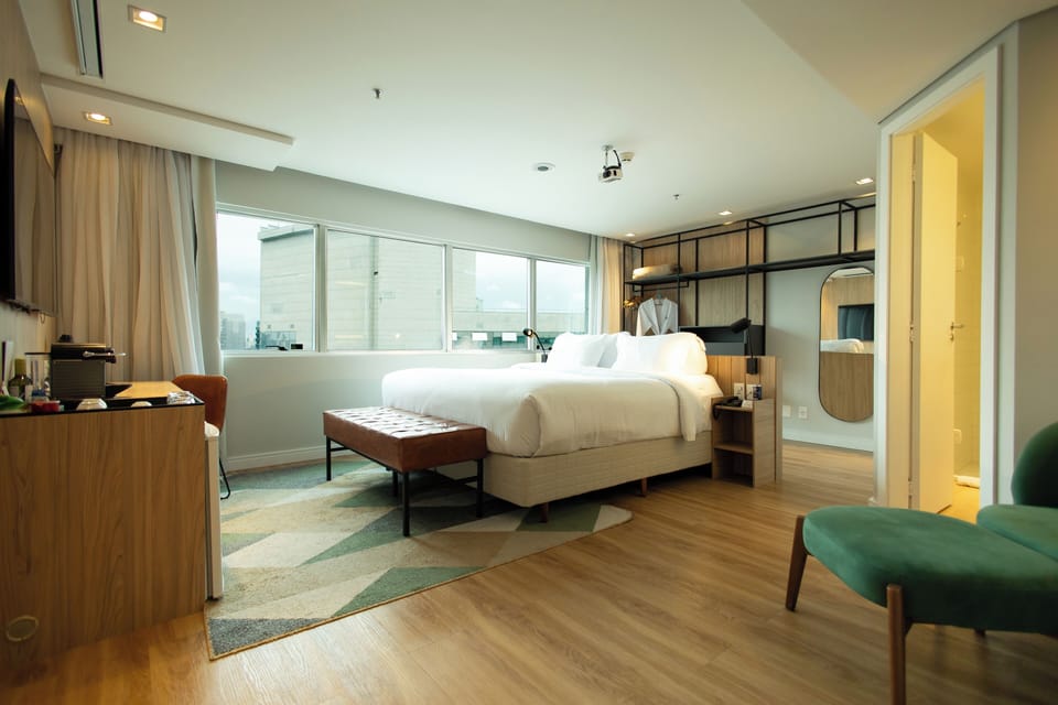 Royal Tech King | Minibar, in-room safe, desk, blackout drapes