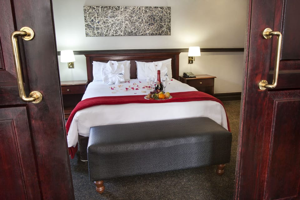 One Bedroom Twin Suite  | Premium bedding, down comforters, in-room safe, desk