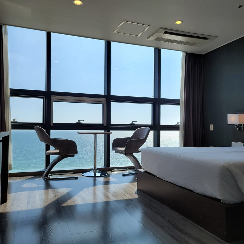 Deluxe Room, Sea View | Premium bedding, individually decorated, individually furnished