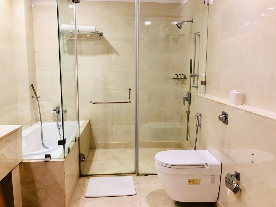 Combined shower/tub, free toiletries, hair dryer, slippers
