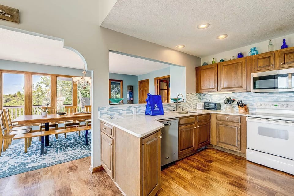 Second-Level Kitchen with Bar (seats 3)