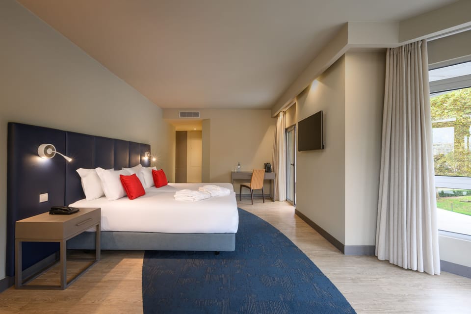Premium Room | In-room safe, desk, blackout drapes, soundproofing