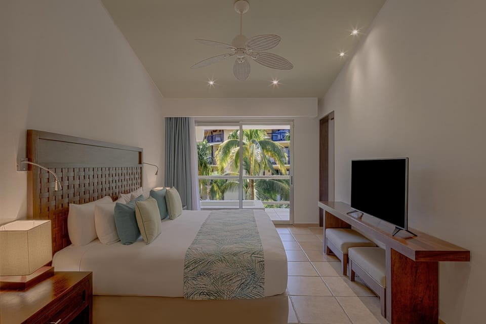 Privileged Suite | In-room safe, blackout drapes, iron/ironing board, free WiFi