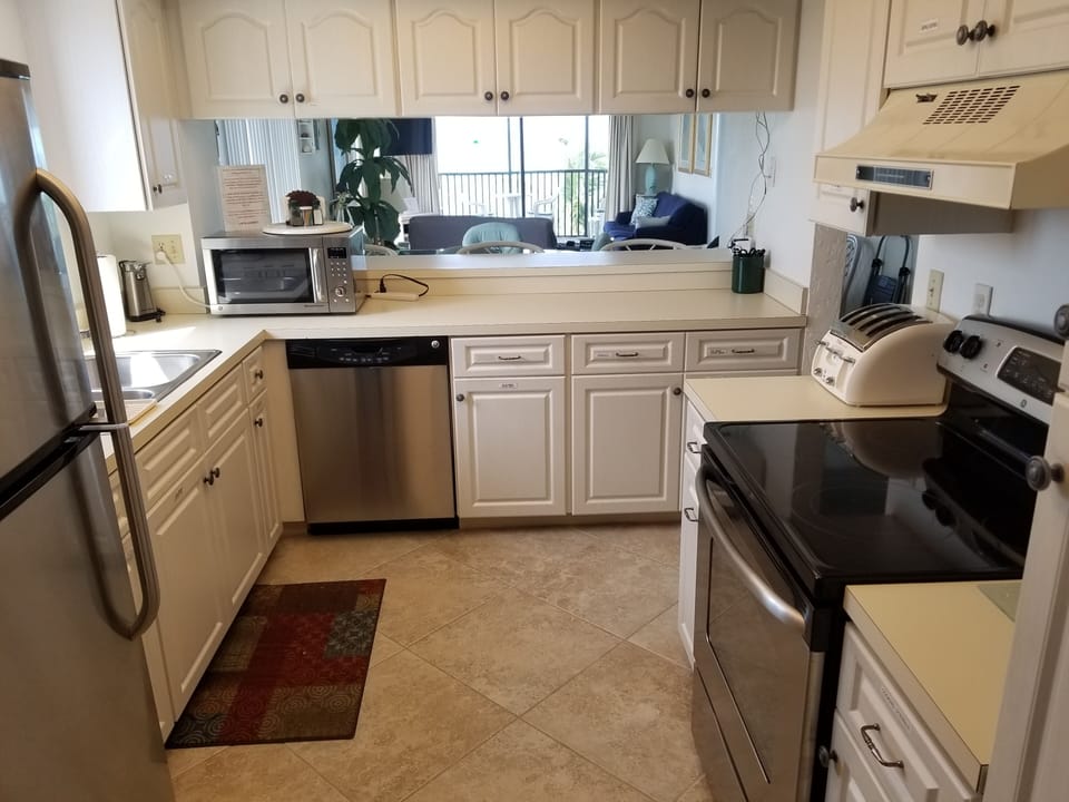 Full service kitchen in unit