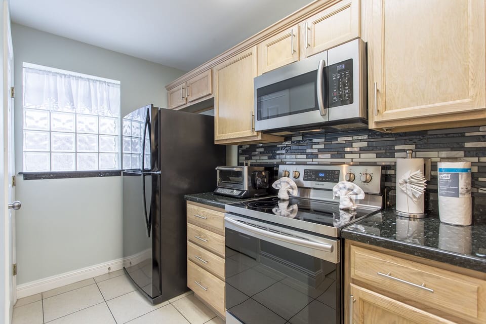 Whether you're making breakfast or dinner, this kitchen has you covered.
