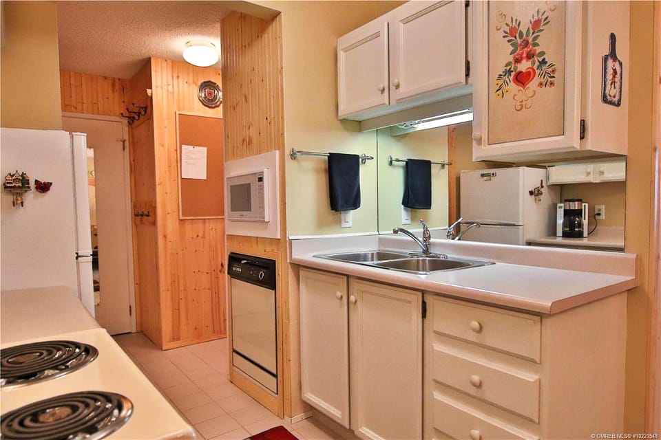 Kitchen - Microwave, dishawasher