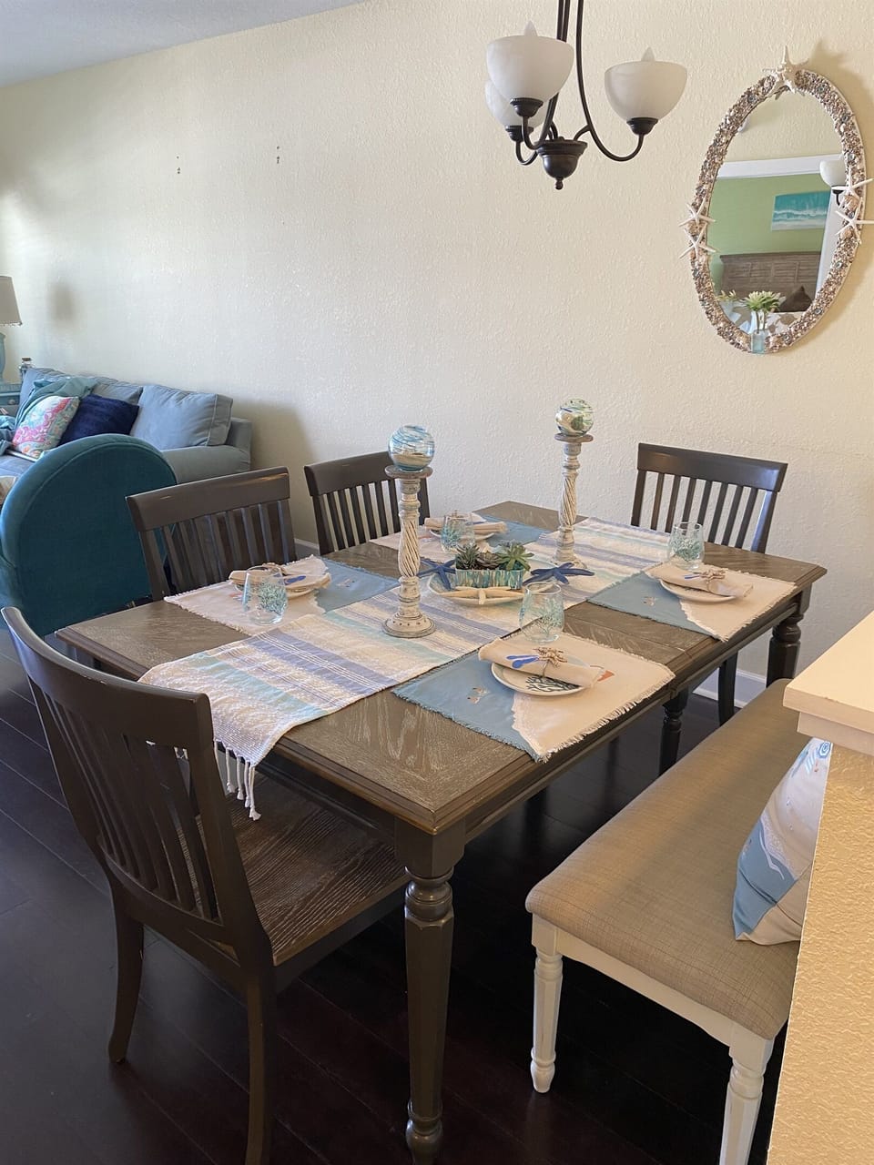 The dining area (seats 6)