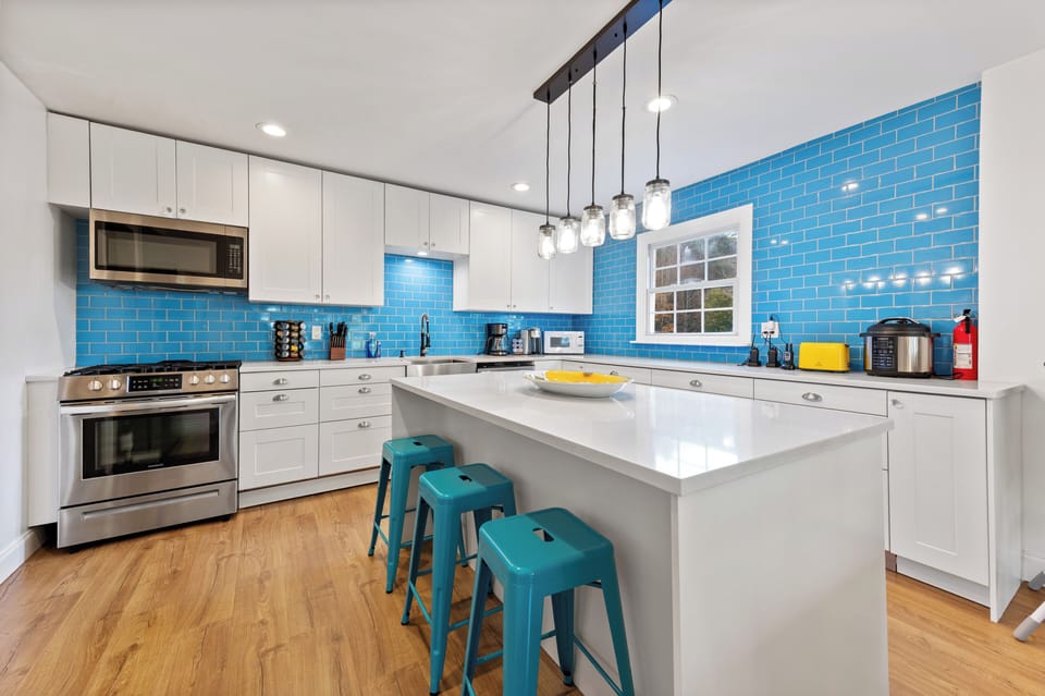 Lovely fully stocked kitchen 