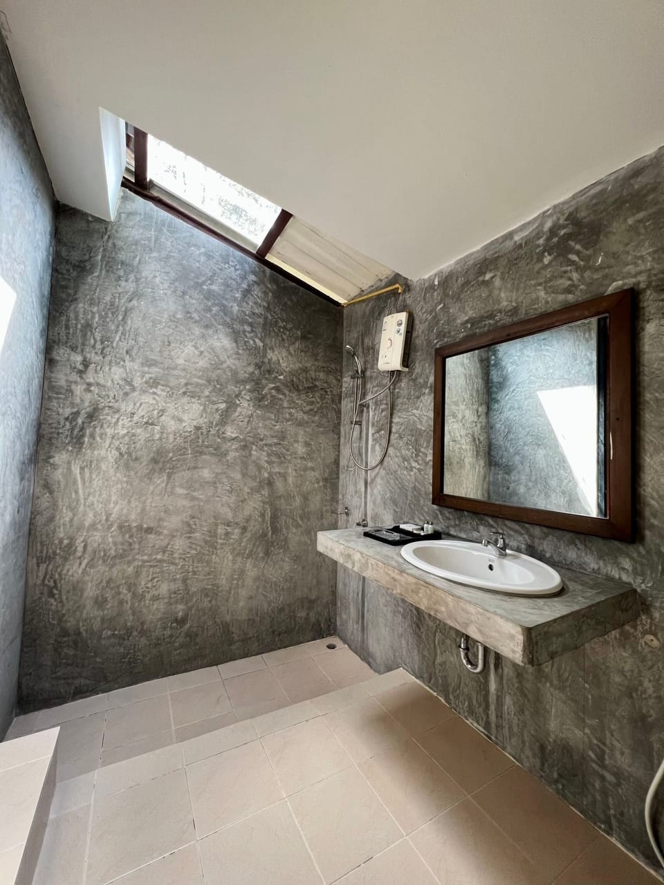 Superior Room (With Aircon) | Bathroom | Shower, towels