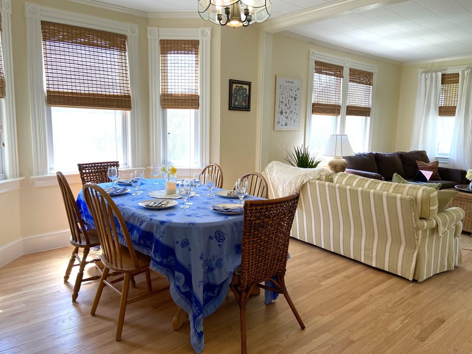 Dining area with table that pulls out to accommodate 10 people