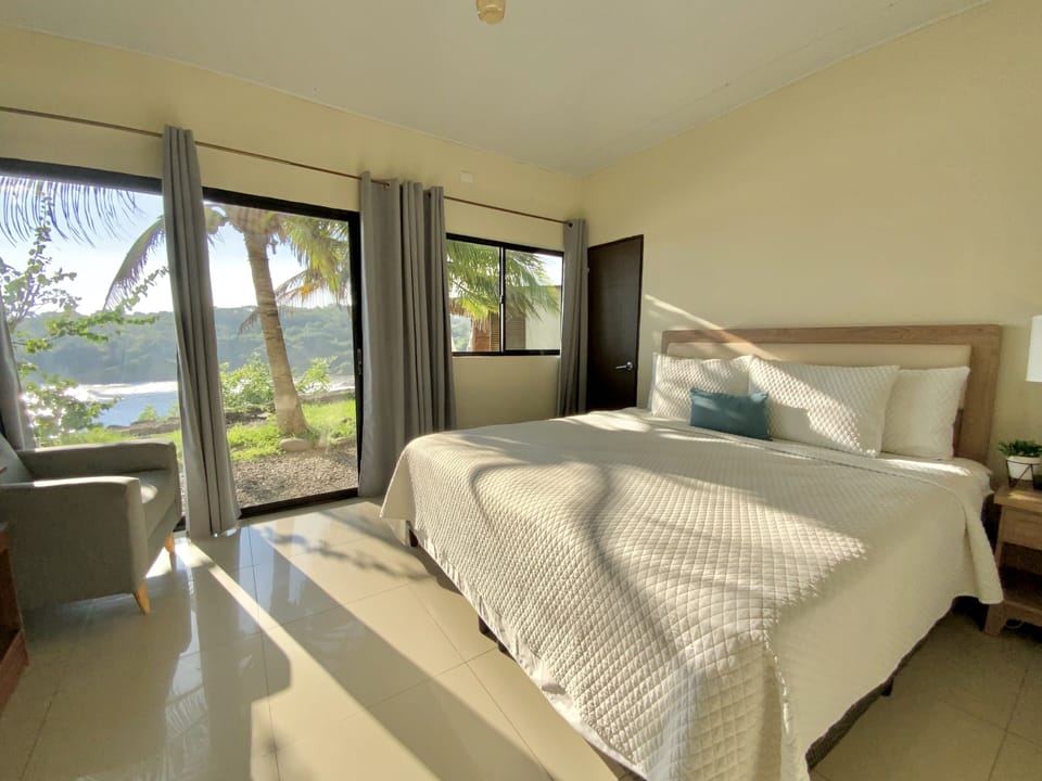 Panoramic Room | Iron/ironing board, WiFi (free), individually furnished, bed sheets