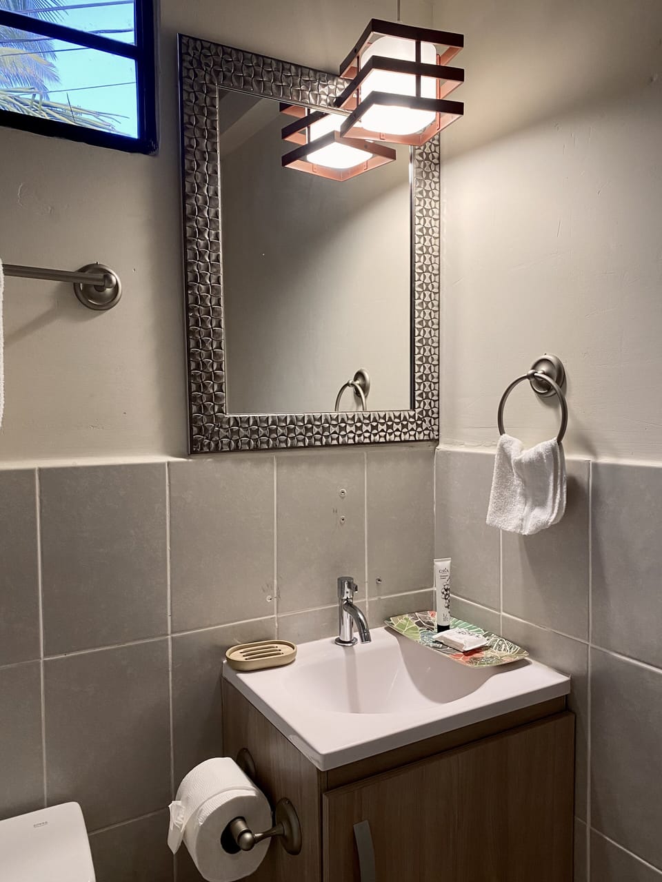 Romantic Room | Bathroom | Shower, rainfall showerhead, towels