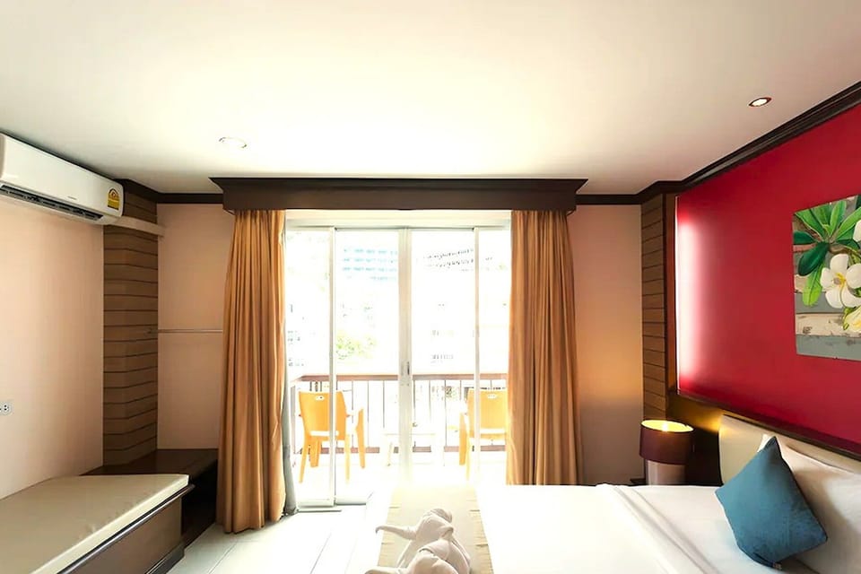 Superior City View Room | Desk, free WiFi, bed sheets