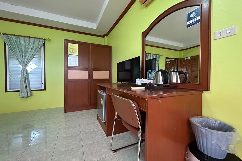 Standard Double | Desk, iron/ironing board, free WiFi, bed sheets