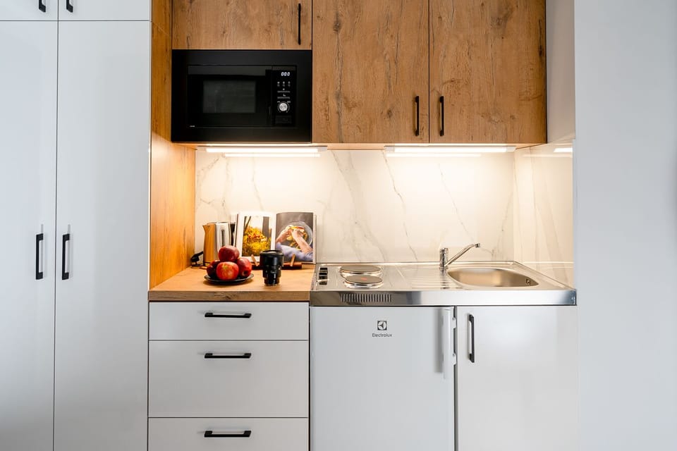 Design Studio | Private kitchenette | Mini-fridge, microwave, stovetop, highchair