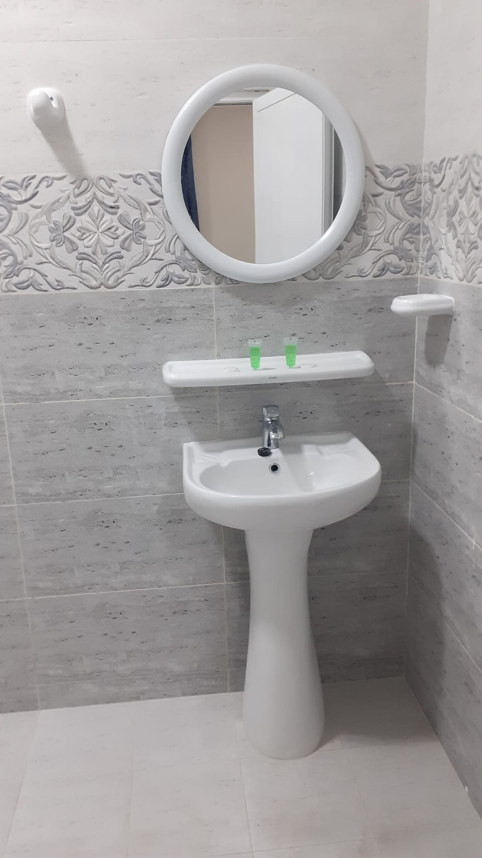 Superior Triple Room | Bathroom | Shower, bidet, towels