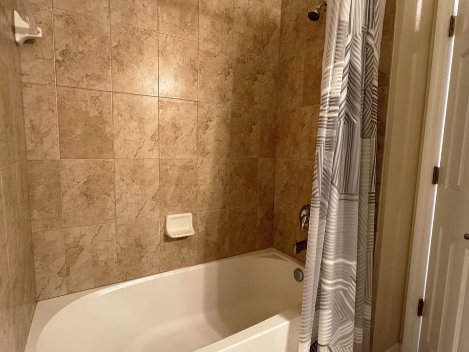 2nd Floor bathroom with tub