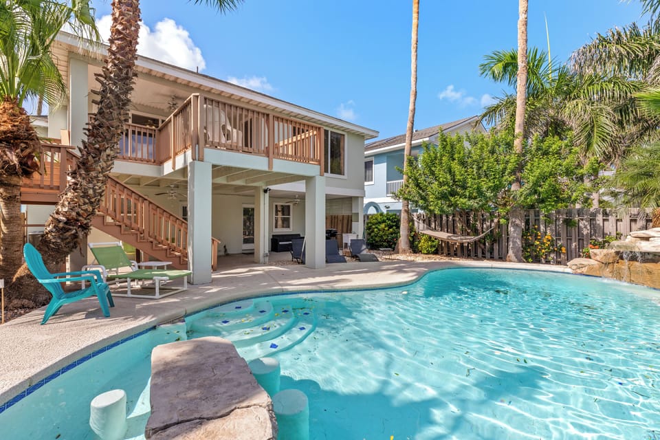 Private fenced in pool for guests to enjoy the beautiful South Padre sun!