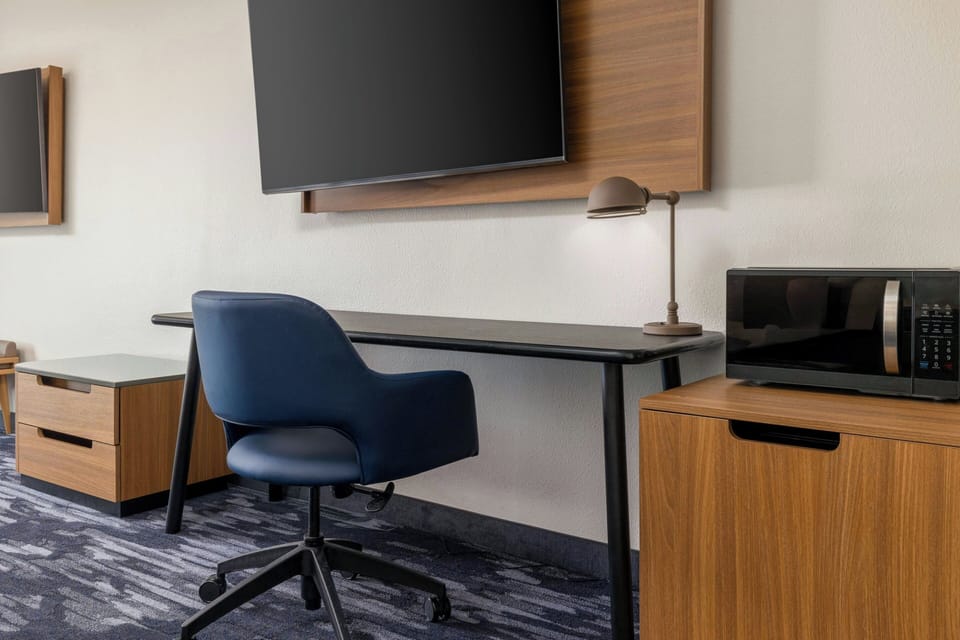 Hypo-allergenic bedding, in-room safe, desk, laptop workspace