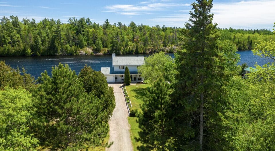 Long driveway with garage and lots of parking 