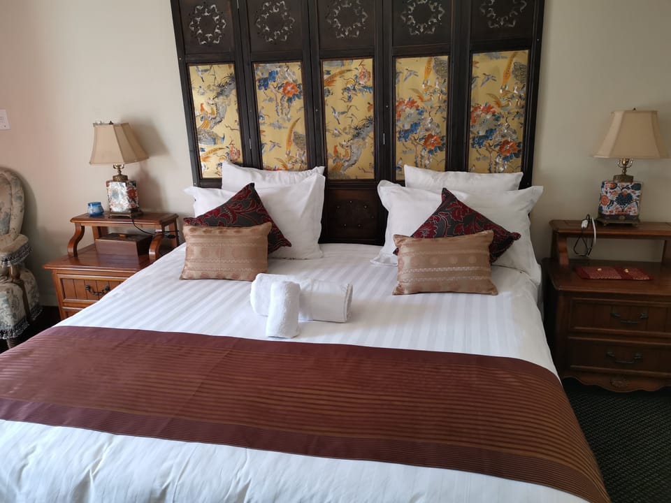 Desk, laptop workspace, iron/ironing board, free WiFi