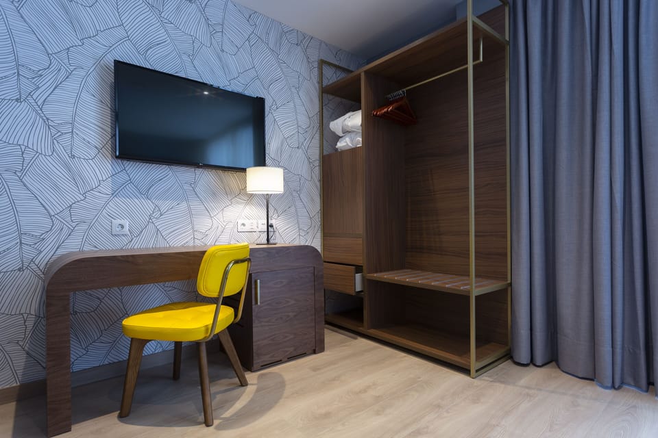 Minibar, in-room safe, soundproofing, iron/ironing board