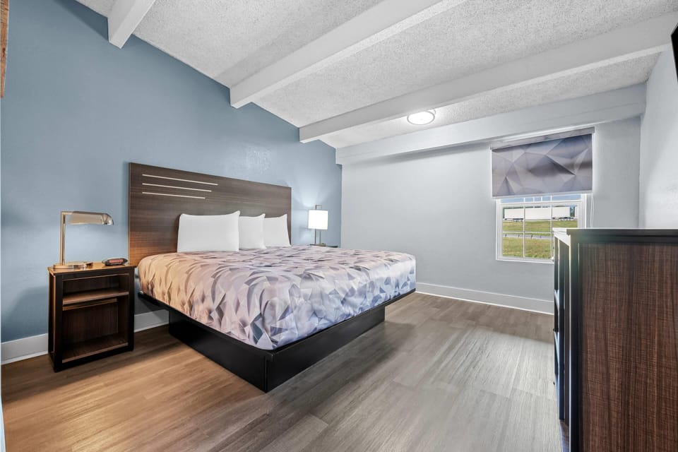 Room, 1 King Bed, Accessible, Non Smoking | Pillowtop beds, desk, laptop workspace, iron/ironing board