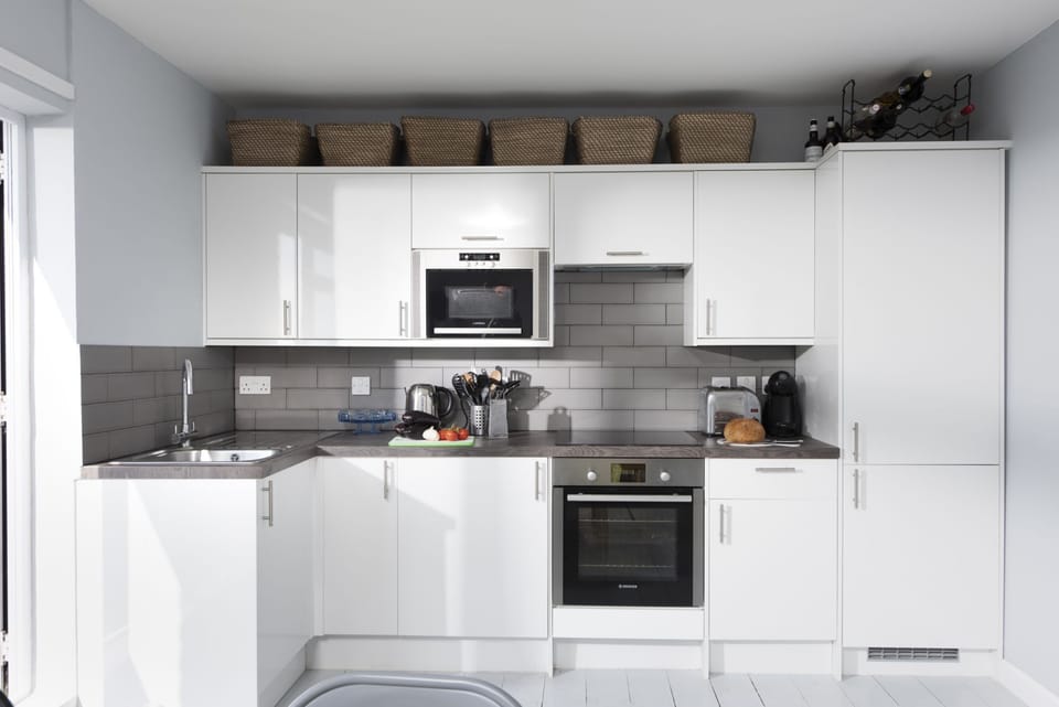 Kitchen with fridge, freezer, microwave, oven and hob - Mousehole View