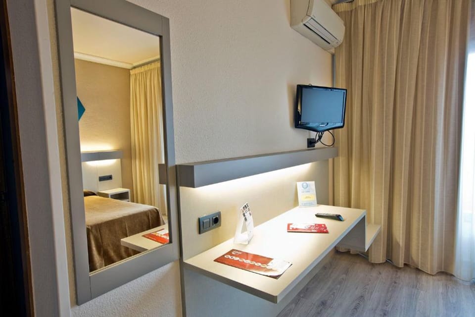 In-room safe, desk, blackout drapes, soundproofing