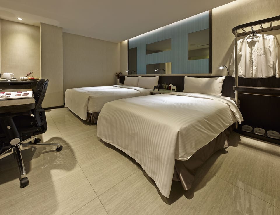 Deluxe Triple Room, No Windows | In-room safe, iron/ironing board, free WiFi, bed sheets