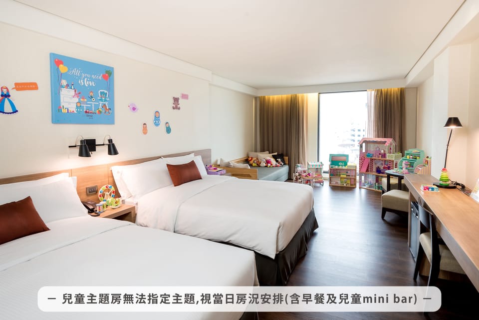Signature Quadruple Room | In-room safe, desk, WiFi (free), bed sheets