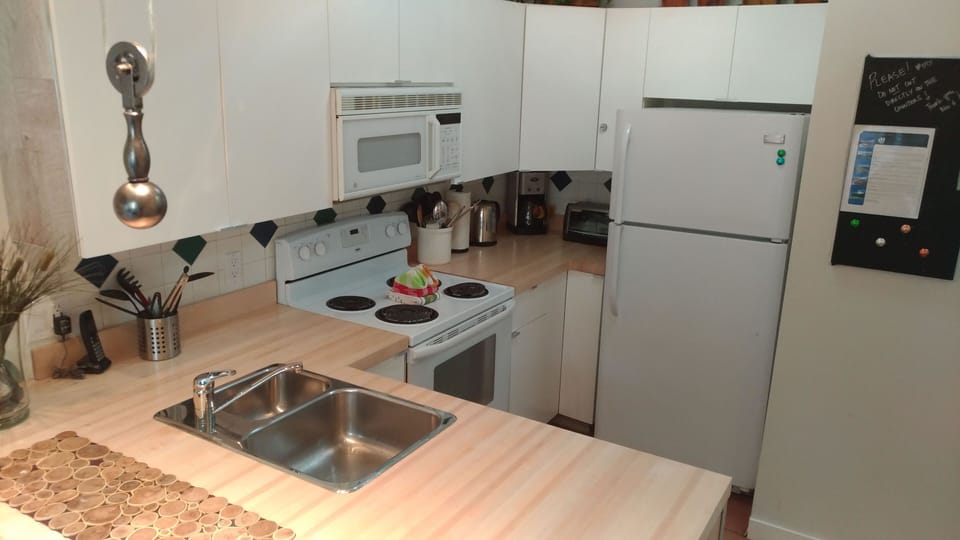 Full Size Fridge & Stove