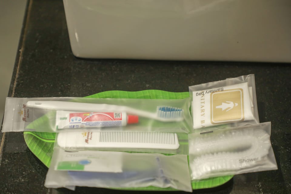 Shower, rainfall showerhead, free toiletries, soap