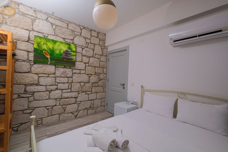 Premium bedding, minibar, soundproofing, iron/ironing board (on request)