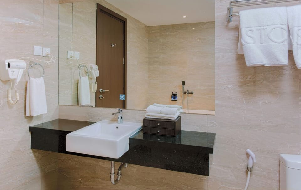 ASTON Suite | Bathroom | Shower, slippers, towels