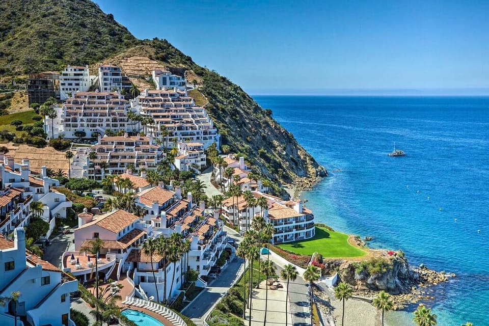 "This property is beautiful and staying in Hamilton Cove was amazing!! My family absolutely loved it and we home to be back soon!"
