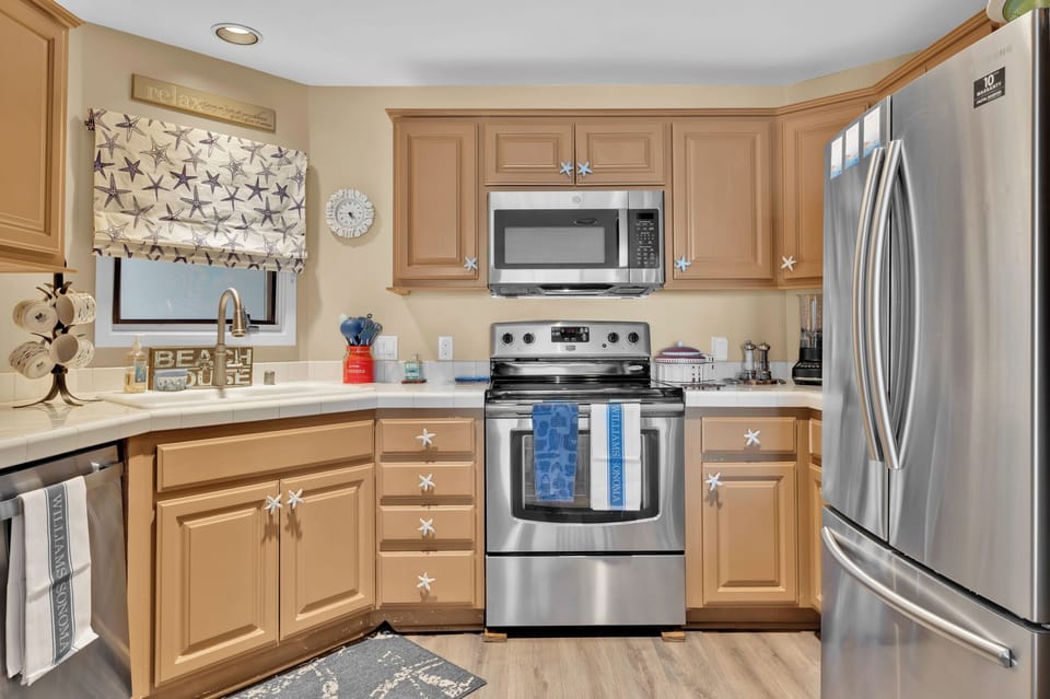 Updated and fully stocked kitchen with new stainless steel appliances.