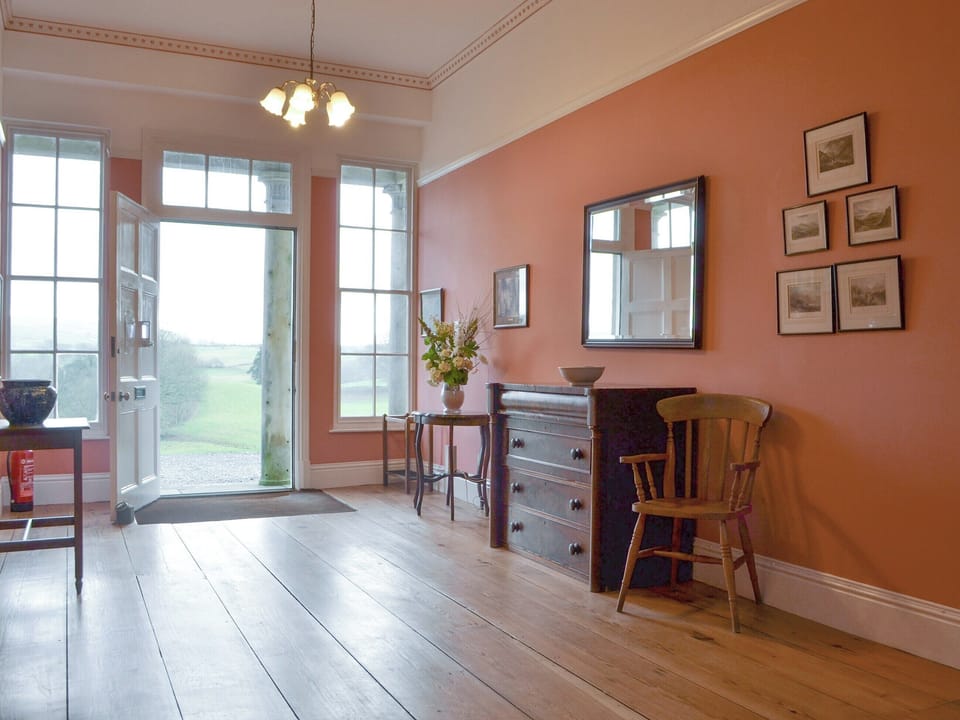 Entrance hall | Shaw End Man, Kend