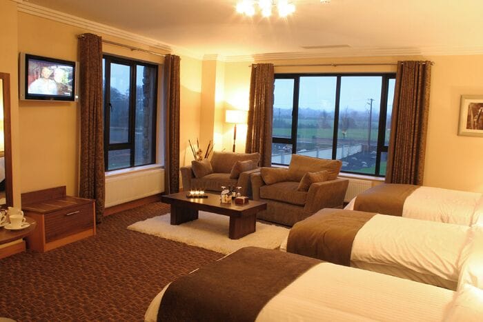 Executive Family | In-room safe, desk, iron/ironing board, WiFi (free)