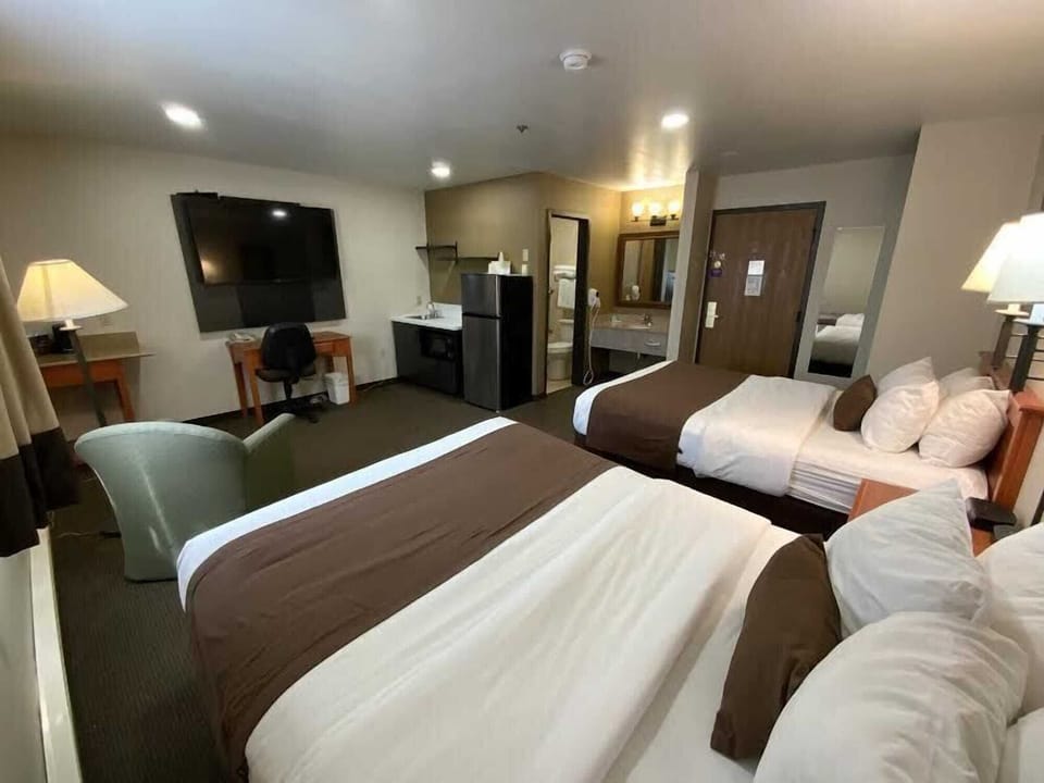 Desk, WiFi (free), bed sheets
