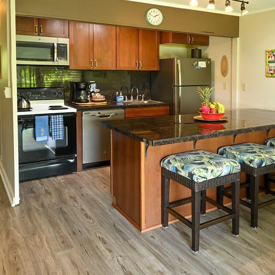 This kitchen is very well equipped!